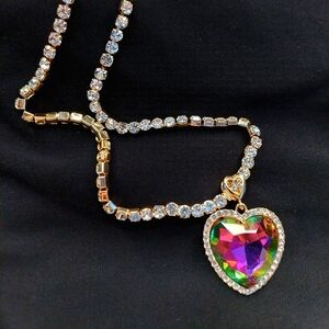 NWT✨️Austrian crystal necklace